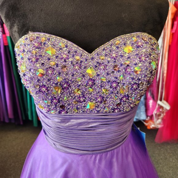 W.O.W. 5060 Purple Size 6 Prom Dress/Formal Gown - Picture 2 of 7